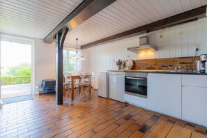Kühlschrank, Mikrowelle, Ofen, Geschirrspüler