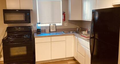 HIDDEN GEM!! 7 MINS TO AIRPORT W/ PRIVATE ENTRANCE