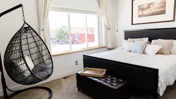 2 slaapkamers, een bureau, een strijkplank/strijkijzer, gratis wifi