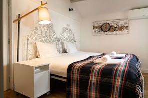 1 slaapkamer, een strijkplank/strijkijzer, wifi, beddengoed
