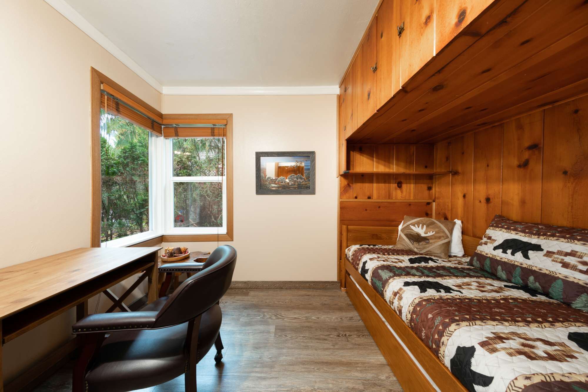 4 bedrooms, desk, iron/ironing board, WiFi