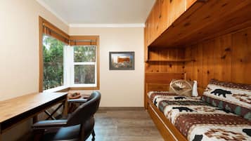 4 bedrooms, desk, iron/ironing board, WiFi