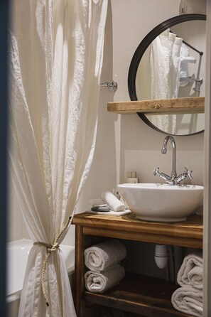 Superior Apartment | Bathroom