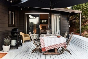 Outdoor dining - St Andrews Beach Lodge With Infrared Sauna & Outdoor Spa (st andrews beach)