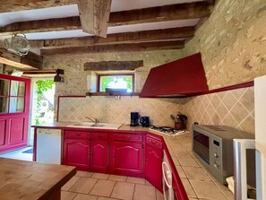 Fridge, microwave, dishwasher - Charming Renovated Barn with Pool in the Heart of Brenne (Migné)