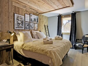 5 bedrooms, free WiFi, bed sheets - Luxury Apartment with Spa Access, South-Facing Terrace, Near Pistes (Les Allues)