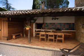 Outdoor dining - House (Puyvert)