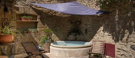 Bain à remous extérieur