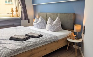 1 bedroom, travel cot, WiFi, bed sheets