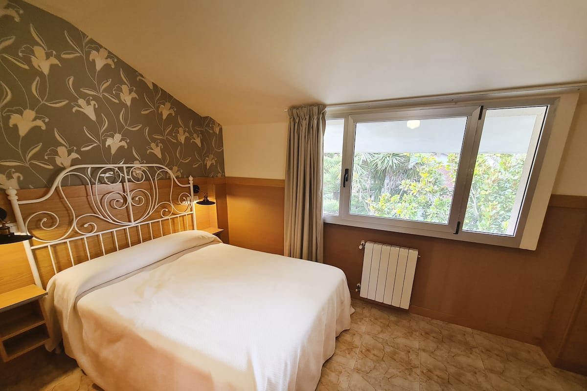 Individually furnished, desk, laptop workspace, blackout curtains