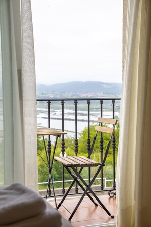 Superior Double or Twin Room | Individually furnished, desk, laptop workspace, blackout curtains - Hotel Ría de Suances (Suances)