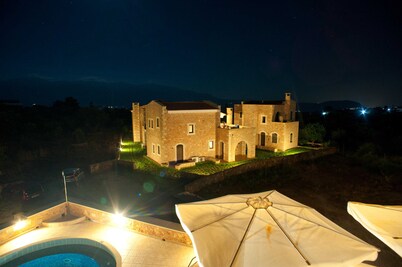 3 bedroom villa common pool