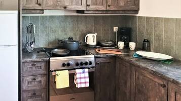 Geladeira, fogão, cooktop, cafeteira/chaleira