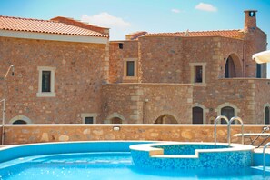 Outdoor pool - 3 bedroom villa common pool (Παλαιλώνι)