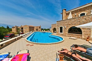 Outdoor pool - 3 bedroom villa common pool (Παλαιλώνι)