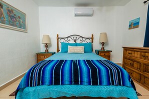 3 habitaciones, tabla de planchar con plancha, wifi y ropa de cama 