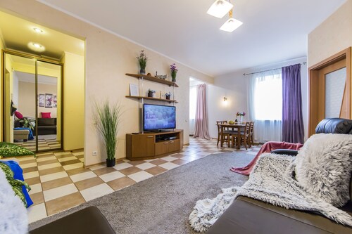 Luxurious 2-room apartment in the Center of Kiev, Sofievskaya Square