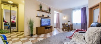 Luxurious 2-room apartment in the Center of Kiev, Sofievskaya Square