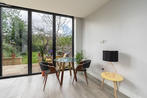 Living room - Inviting 2-bed Apartment in London (London)