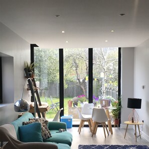 View from property - Inviting 2-bed Apartment in London (London)