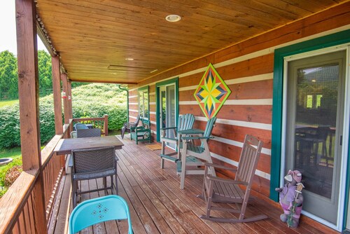 Log Cabin in West Jefferson - Fishing Pong + Hot Tub + Fire Pit + Mountain Views