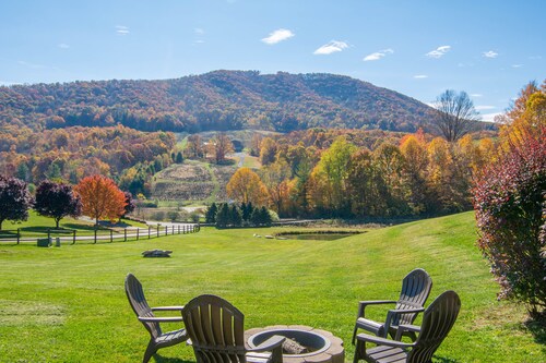Log Cabin in West Jefferson - Fishing Pong + Hot Tub + Fire Pit + Mountain Views