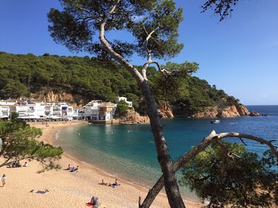 House with private garden overlooking the sea