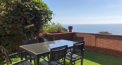 Air-conditioned house with a private garden overlooking the sea