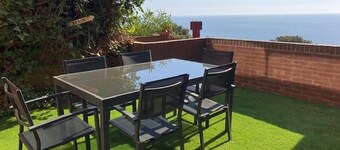 Air-conditioned house with a private garden overlooking the sea