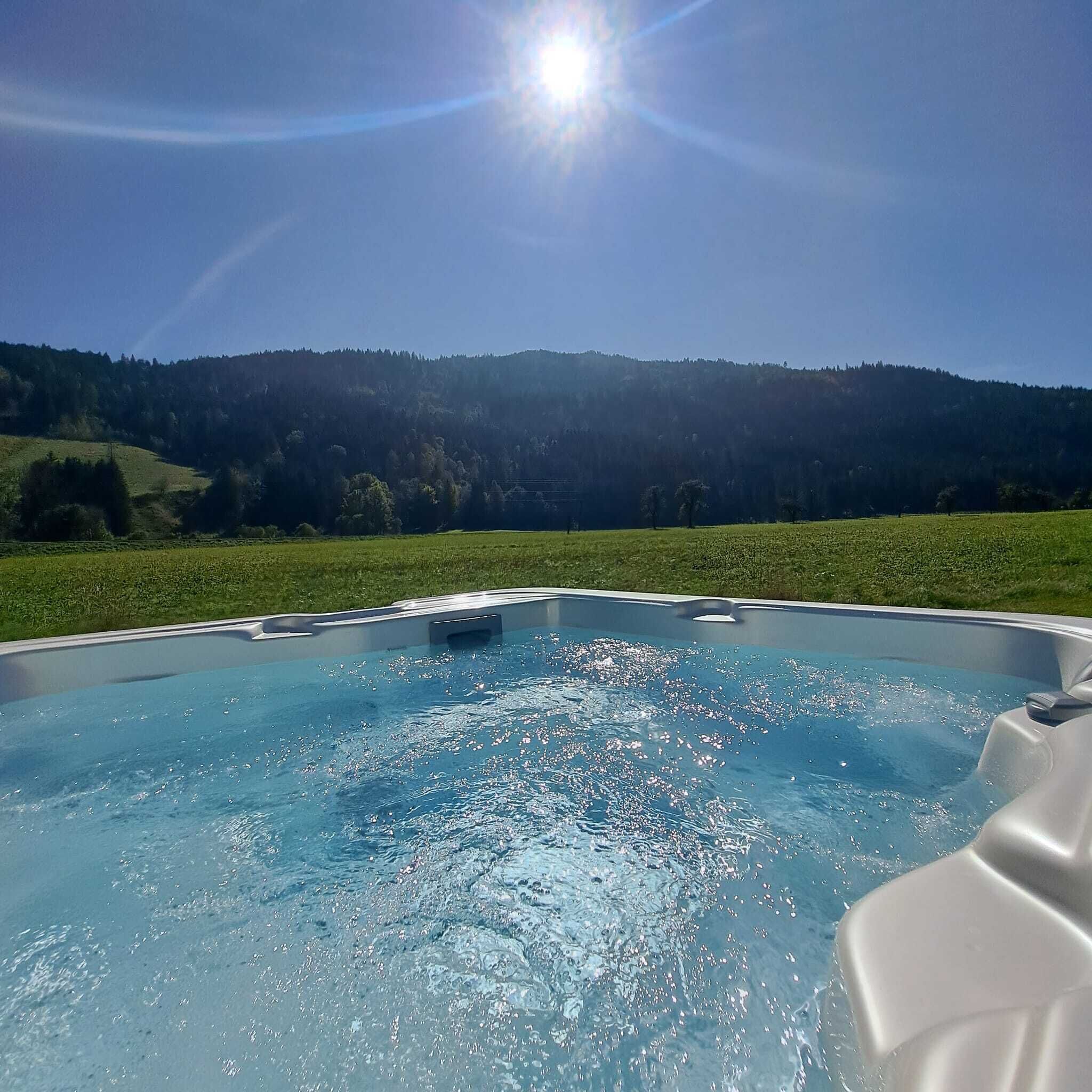 Tina de hidromasaje al aire libre