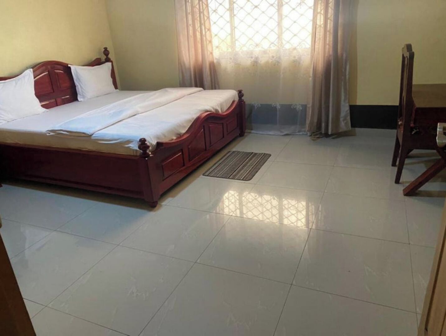 2 bedrooms, desk, iron/ironing board, WiFi