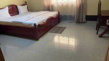 2 bedrooms, desk, iron/ironing board, WiFi