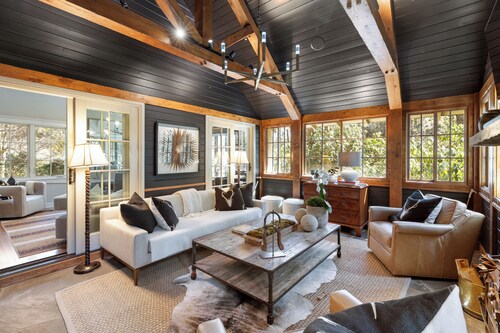 Stonecreek Cottage: Beautifully Renovated Home w/ Patio | Walkable to Downtown