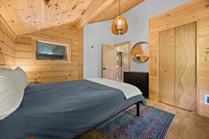 4 bedrooms, iron/ironing board, free WiFi, bed sheets - Hygge on Seneca: "Relaxing Seneca Lake Getaway!" (Lodi)