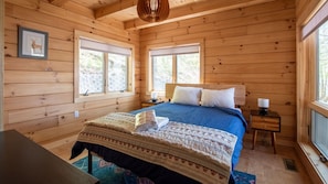 4 habitaciones, tabla de planchar con plancha, internet y ropa de cama 