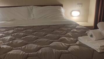 Premium bedding, down duvets, bed sheets