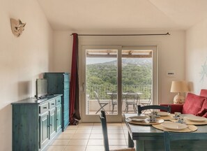 Télévision à écran plat de 32 pouces avec chaînes par câble, télévision