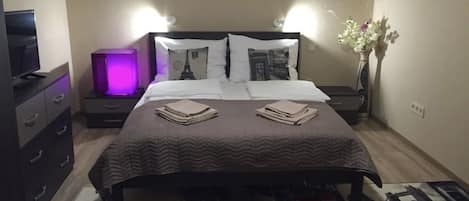 2 bedrooms, iron/ironing board, WiFi, bed sheets