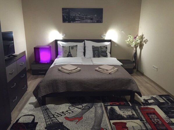 2 makuuhuonetta, silitysrauta/-lauta, Wi-Fi, vuodevaatteet