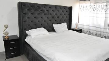 3 bedrooms, desk, iron/ironing board, WiFi