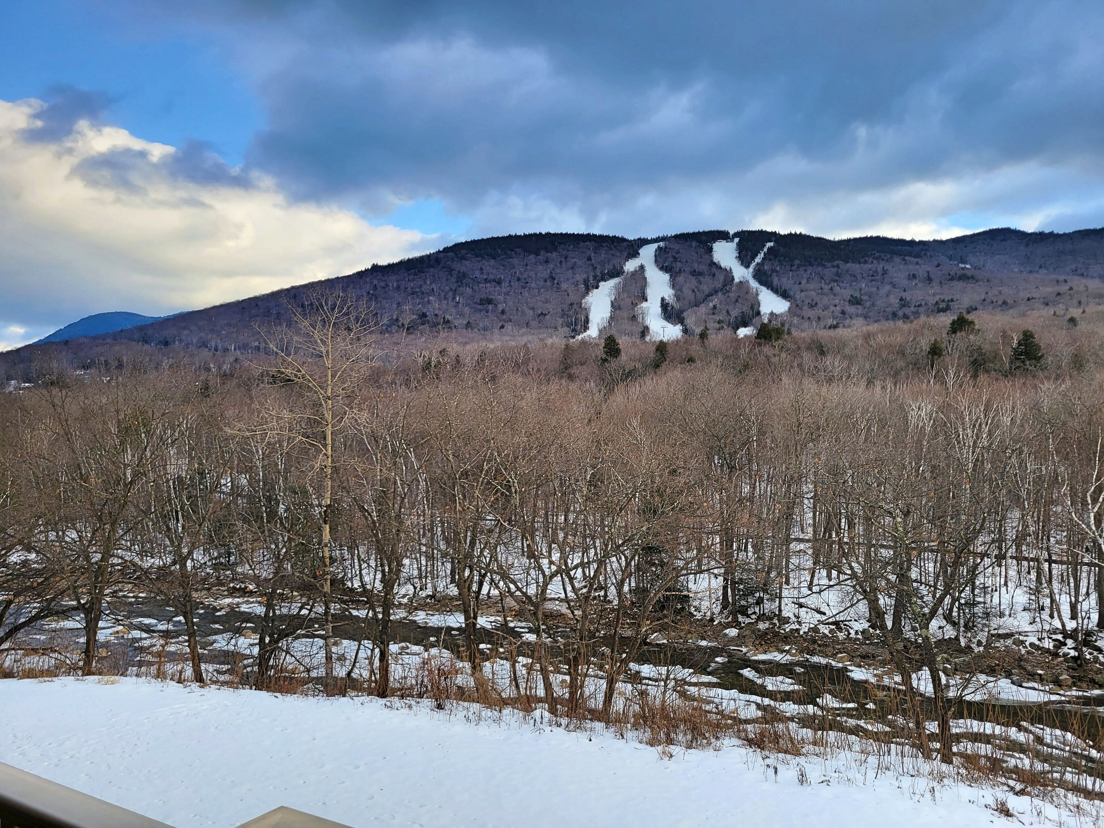 LA202 - Managed by Loon Reservation Service - NH Meals & Rooms Lic# 056365