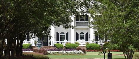 Studio | Exterior