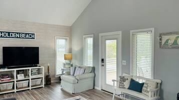 House, 3 Bedrooms | Ruang tamu | TV Pintar