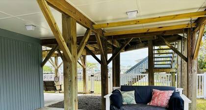 Beach Buoys & Salty Gulls 4 Bedroom Home by RedAwning