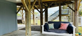 Beach Buoys & Salty Gulls 4 Bedroom Home by RedAwning