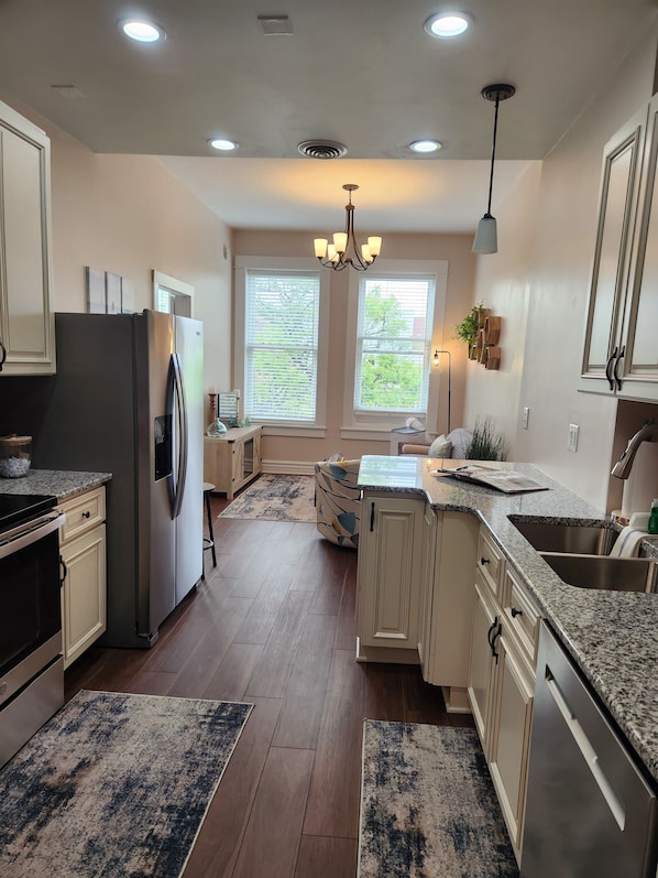 Fridge, microwave, stovetop, dishwasher