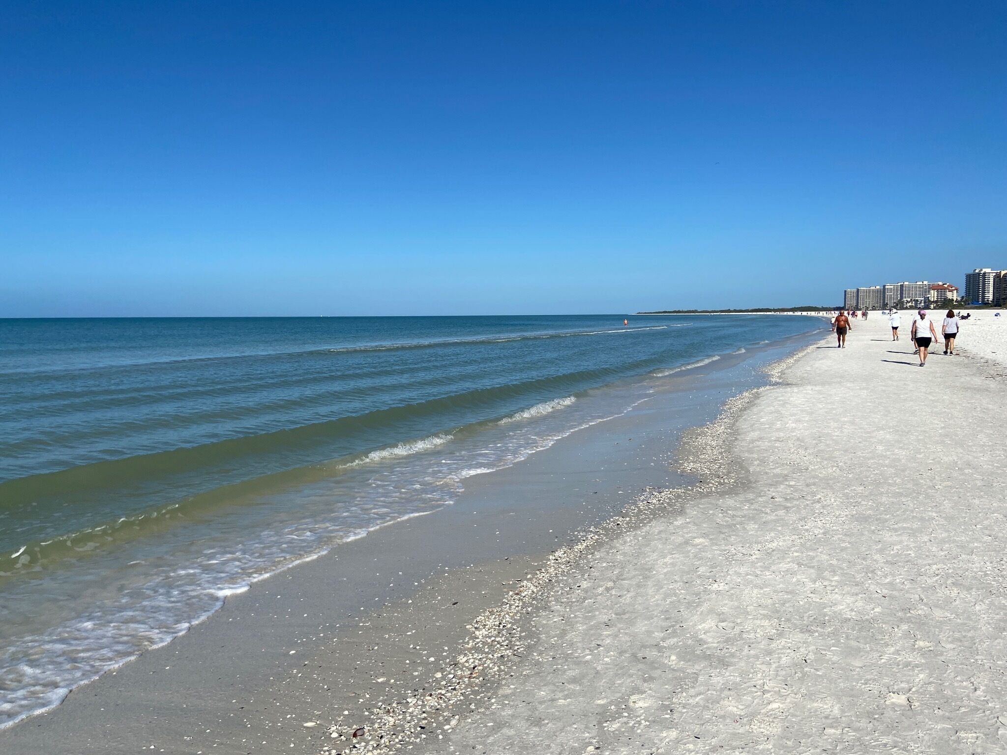 Beach nearby, sun loungers, beach towels