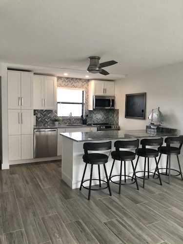 Marco Island Anglers Cove Riverfront Condo – You Found Your Escape!