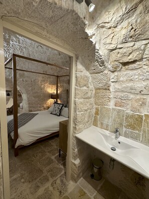 3 bedrooms, iron/ironing board, travel crib, free WiFi - Trullo, Villa with Private Pool- WiFi, Air Con., near Ostuni & Ceglie Messapica (Ceglie Messapica)