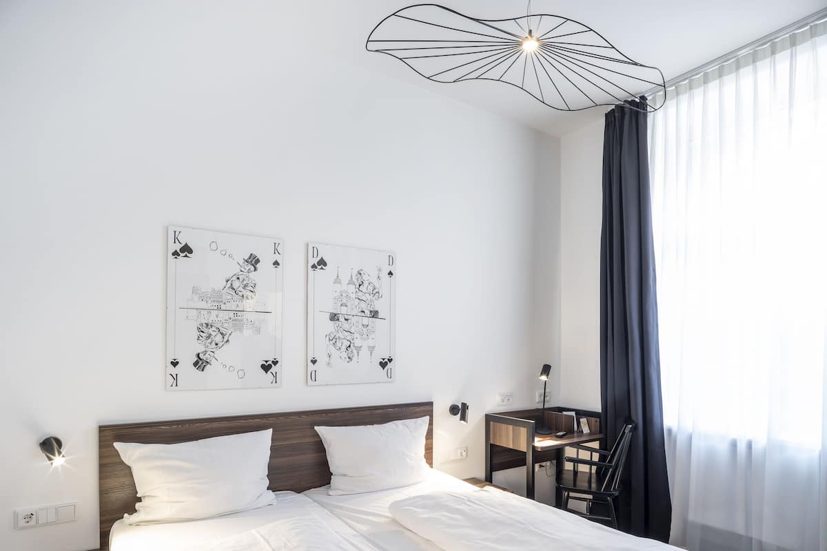 Quarto casal | Roupas de cama antialérgicas, Wi-Fi de cortesia, roupa de cama